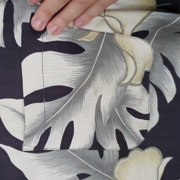 Tommy Bahama tropical floral print silk button up shirt, men's size large - Picture 6 of 9